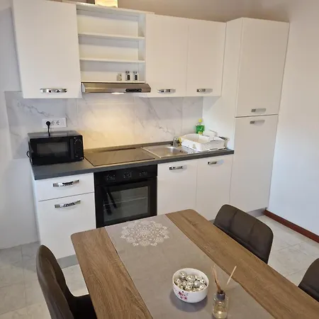 Crystal Luxe Apartment