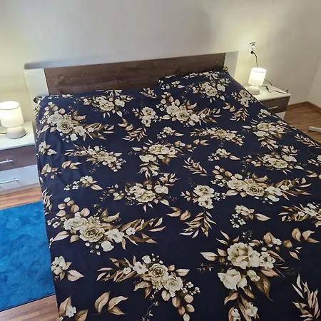 Crystal Luxe Apartment *